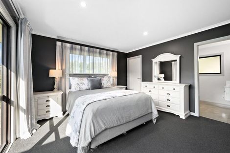 Photo of property in 91 Westchester Drive, Churton Park, Wellington, 6037