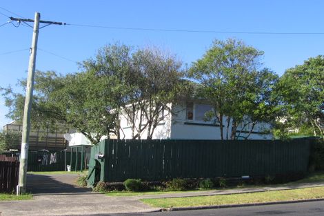 Photo of property in 1/45 Pupuke Road, Birkenhead, Auckland, 0627
