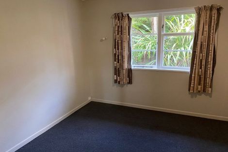 Photo of property in 3 Salford Street, Newlands, Wellington, 6037
