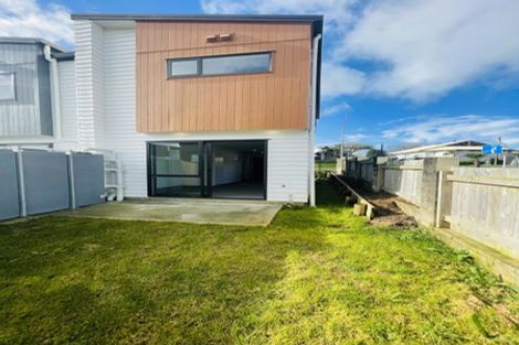 Photo of property in 250a Great North Road, Henderson, Auckland, 0612