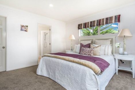 Photo of property in 4 Brosna Place, East Tamaki, Auckland, 2016