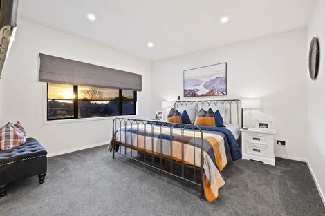 Photo of property in 2 Somerville Road, Shelly Park, Auckland, 2014