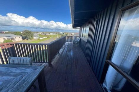 Photo of property in 14 Okiwa Terrace, Waiinu Beach, Whanganui, 4588