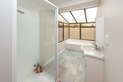 Photo of property in 24 Selwyn Crescent, College Estate, Whanganui, 4500