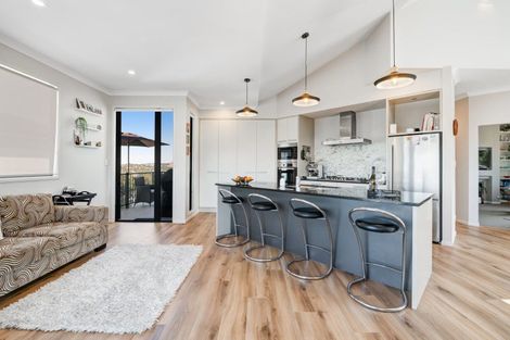 Photo of property in 57 The Ritz, Orewa, 0931