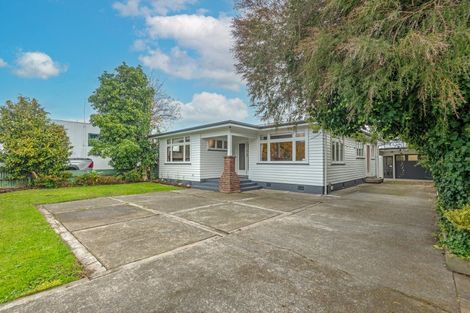 Photo of property in 5 Featherston Street, Takaro, Palmerston North, 4412
