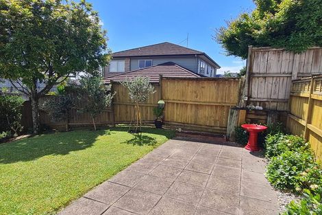Photo of property in 18 Laurel Oak Drive, Schnapper Rock, Auckland, 0632