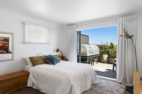 Photo of property in 118 Seaview Road, Paraparaumu Beach, Paraparaumu, 5032