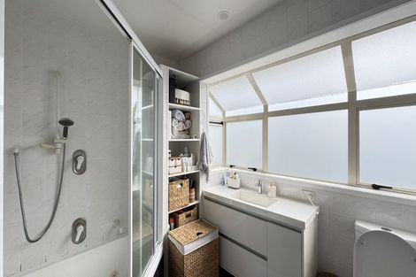 Photo of property in 30 Noall Street, Te Atatu Peninsula, Auckland, 0610