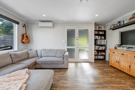 Photo of property in 245 Vipond Road, Stanmore Bay, Whangaparaoa, 0932