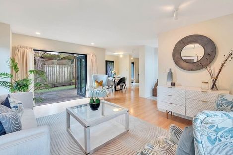Photo of property in 2/12 Philip Place, Hillcrest, Auckland, 0627