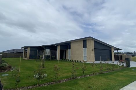 Photo of property in 15 Te Piriti Road, One Tree Point, 0118