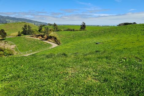 Photo of property in 629 South Road, Omata, New Plymouth, 4374