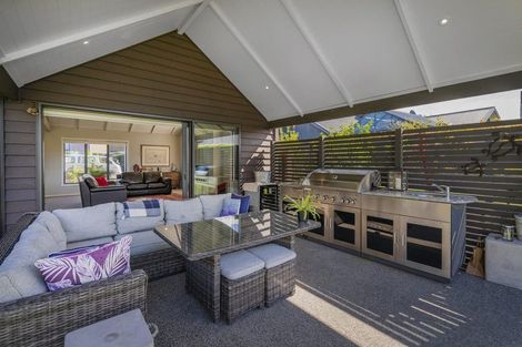 Photo of property in 18 Topping Place, Whitianga, 3510