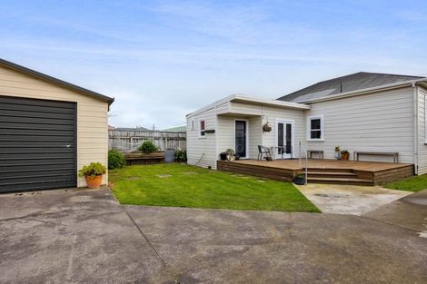 Photo of property in 22 Milmoe Street, Hawera, 4610