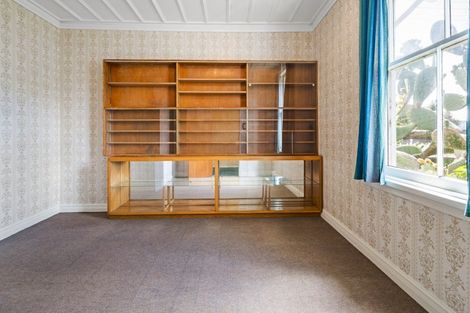 Photo of property in 8 Ross Street, Marton, 4710