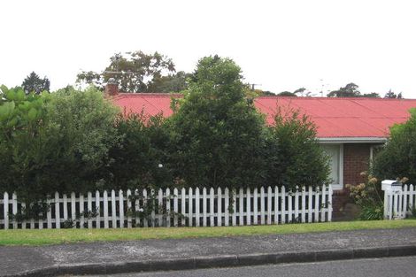 Photo of property in 1c Barron Drive, Green Bay, Auckland, 0604