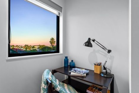 Photo of property in 112b Hutchinson Avenue, New Lynn, Auckland, 0600