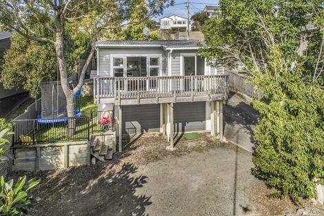 Photo of property in 24 Holiday Road, Stanmore Bay, Whangaparaoa, 0932