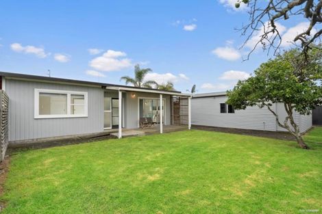 Photo of property in 8 Ranui Station Road, Ranui, Auckland, 0612