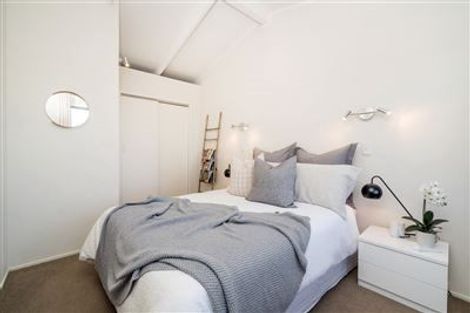 Photo of property in 1/18 Glenfield Road, Birkenhead, Auckland, 0626