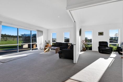 Photo of property in 159 Opunake Road, Stratford, 4391