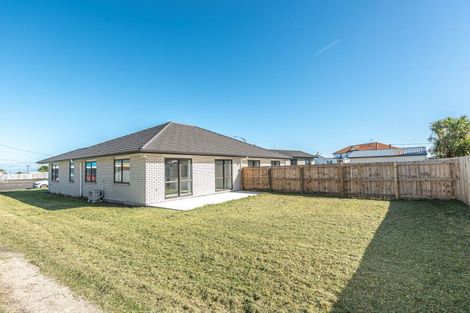 Photo of property in 6 Cross Street, Castlecliff, Wanganui, 4501