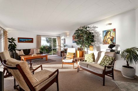 Photo of property in 94 Messenger Terrace, Oakura, 4314