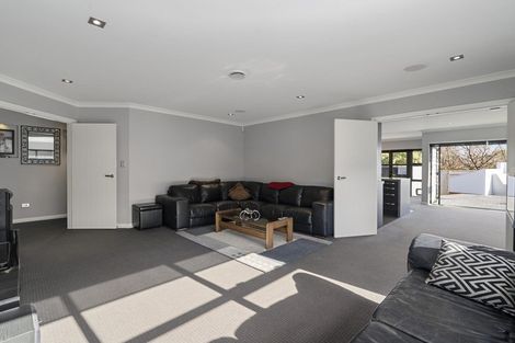 Photo of property in 7 Galea Grove, Kelvin Grove, Palmerston North, 4414
