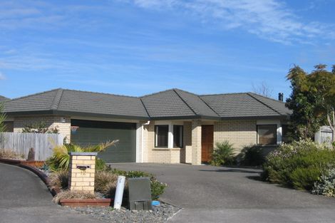 Photo of property in 14 Magilligan Close, East Tamaki Heights, Auckland, 2016