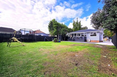 Photo of property in 1 Coburg Street, Henderson, Auckland, 0612