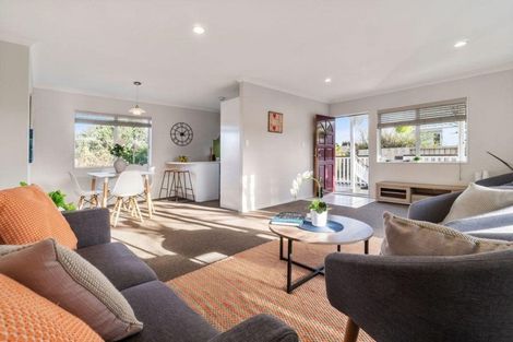 Photo of property in 3 Helga Crescent, Te Atatu Peninsula, Auckland, 0610