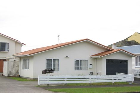 Photo of property in 4a Roy Terrace, Moturoa, New Plymouth, 4310