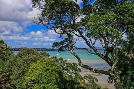 Photo of property in 118 Queen Street, Northcote Point, Auckland, 0627