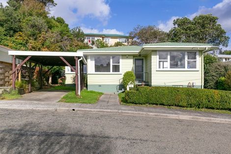 Photo of property in 4 Beverley Grove, Paparangi, Wellington, 6037