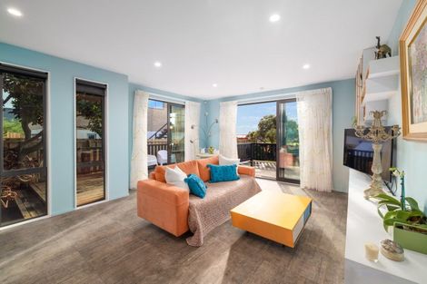 Photo of property in 23 Main Road, Redcliffs, Christchurch, 8081