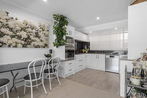 Photo of property in 3/22 Cliff Road, Tauranga, 3110