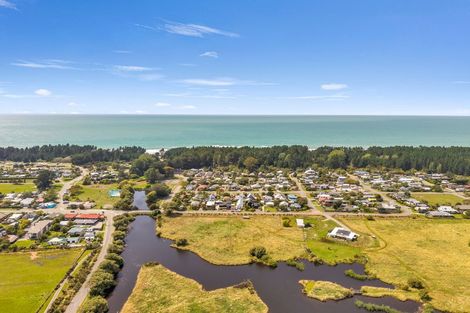 Photo of property in 27 Reserve Road, Waikuku Beach, 7473
