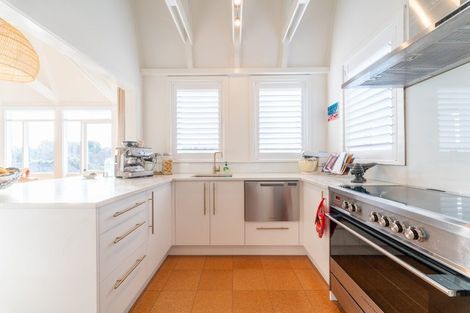 Photo of property in 82 Douglas Street, Highfield, Timaru, 7910