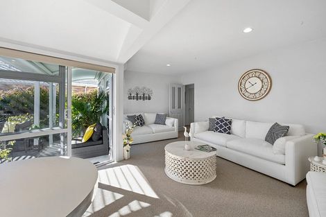 Photo of property in 14 Del Mar Place, Merrilands, New Plymouth, 4312