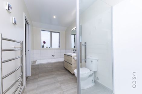 Photo of property in 124 Pohutukawa Parade, Riverhead, 0820