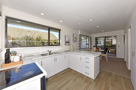 Photo of property in 2/23 Broadfell Avenue, Avonhead, Christchurch, 8042