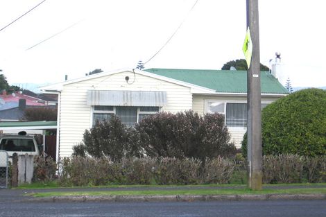Photo of property in 104 Taikata Road, Te Atatu Peninsula, Auckland, 0610