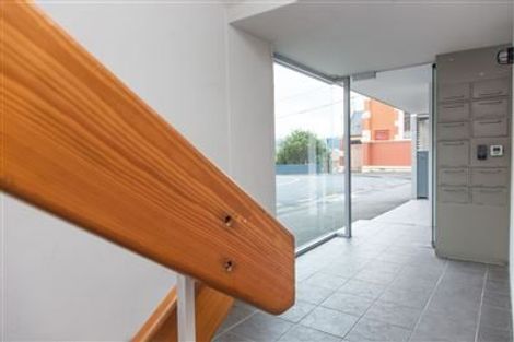 Photo of property in 2f3 Oriental Terrace, Mount Victoria, Wellington, 6011