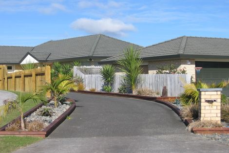 Photo of property in 12 Magilligan Close, East Tamaki Heights, Auckland, 2016