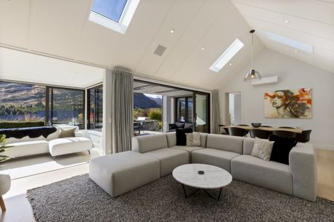 Photo of property in 2 Owen Marshall Lane, Arrowtown, 9371