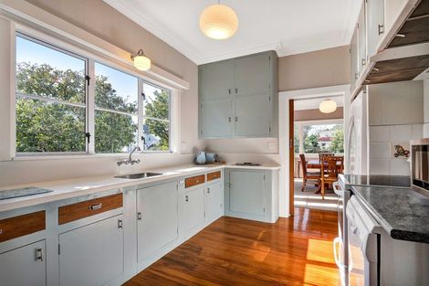 Photo of property in 33 Rogan Street, New Plymouth, 4310