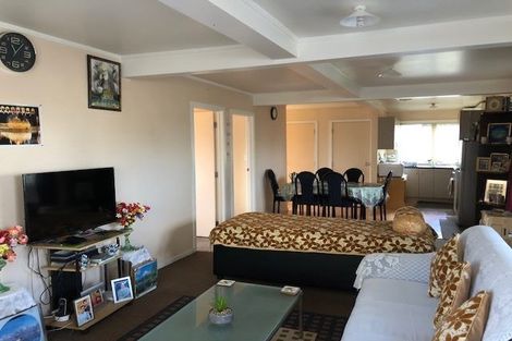 Photo of property in 241 Great North Road, Henderson, Auckland, 0612