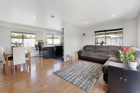 Photo of property in 16 O'sullivan Place, Waiuku, 2123