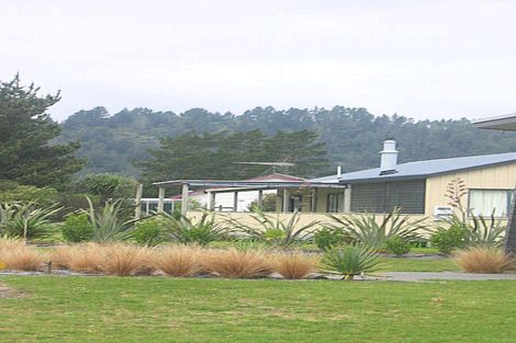 Photo of property in 111 Titoki Place, Matarangi, Whitianga, 3592